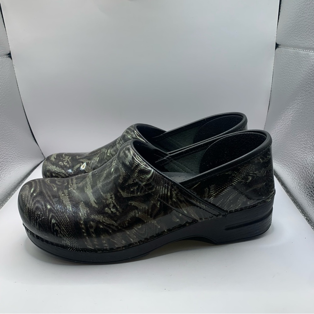 Womens Dansko Nursing Clogs Shoes Gray  Geometric Swirls Size 42 US 11.5 - Picture 3 of 8